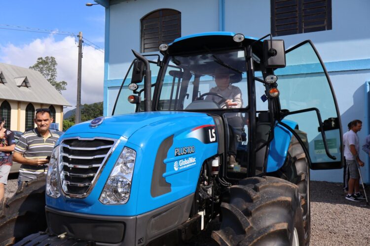 Entrega_Trator_Agrícola_Linha_Temerária_Gian_Baum (1) (Copy)