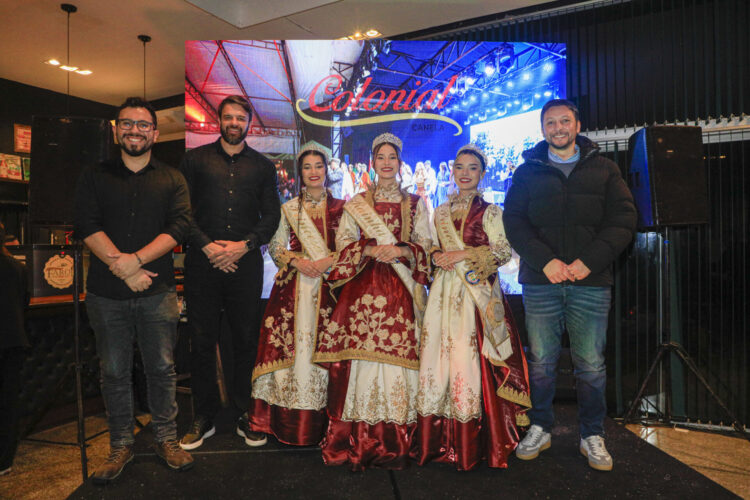 Jaison, Athos, Clara, Lavínia, Manuelle e prefeito Gilberto