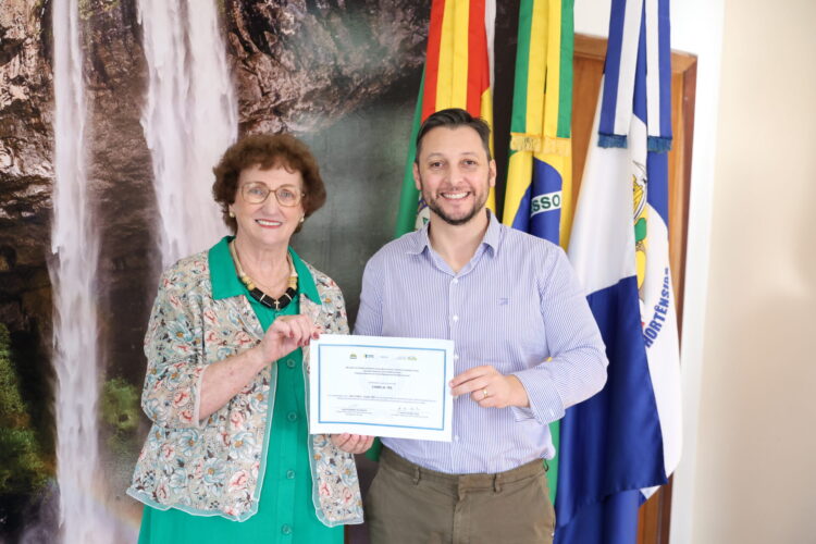 Secretária Carmen e prefeito