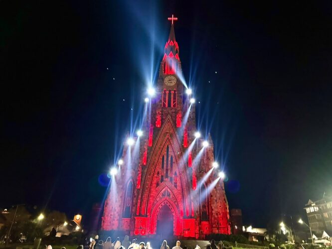 Som e Luz na Catedral de Pedra
